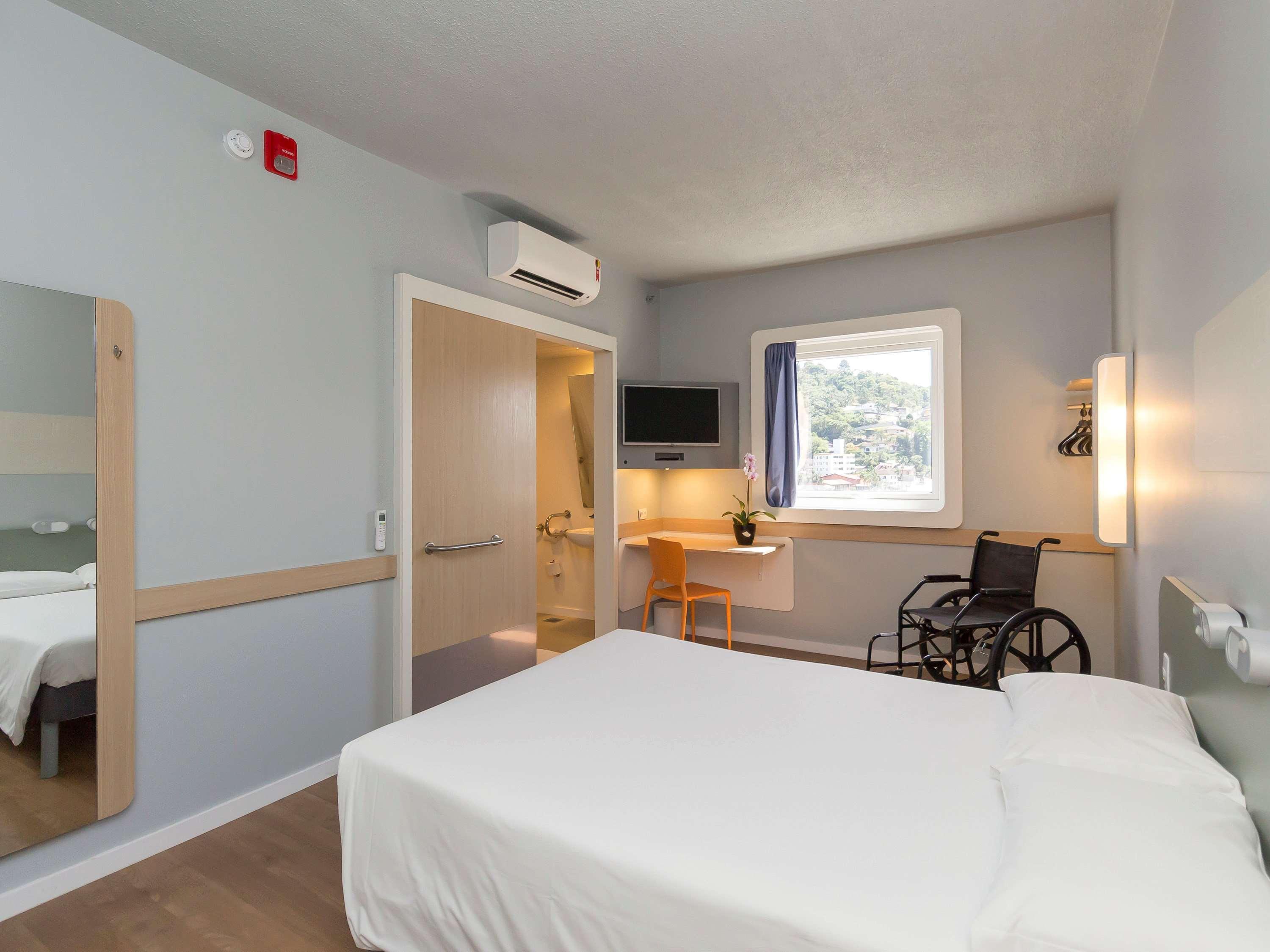 Ibis Budget Blumenau Eksteriør bilde